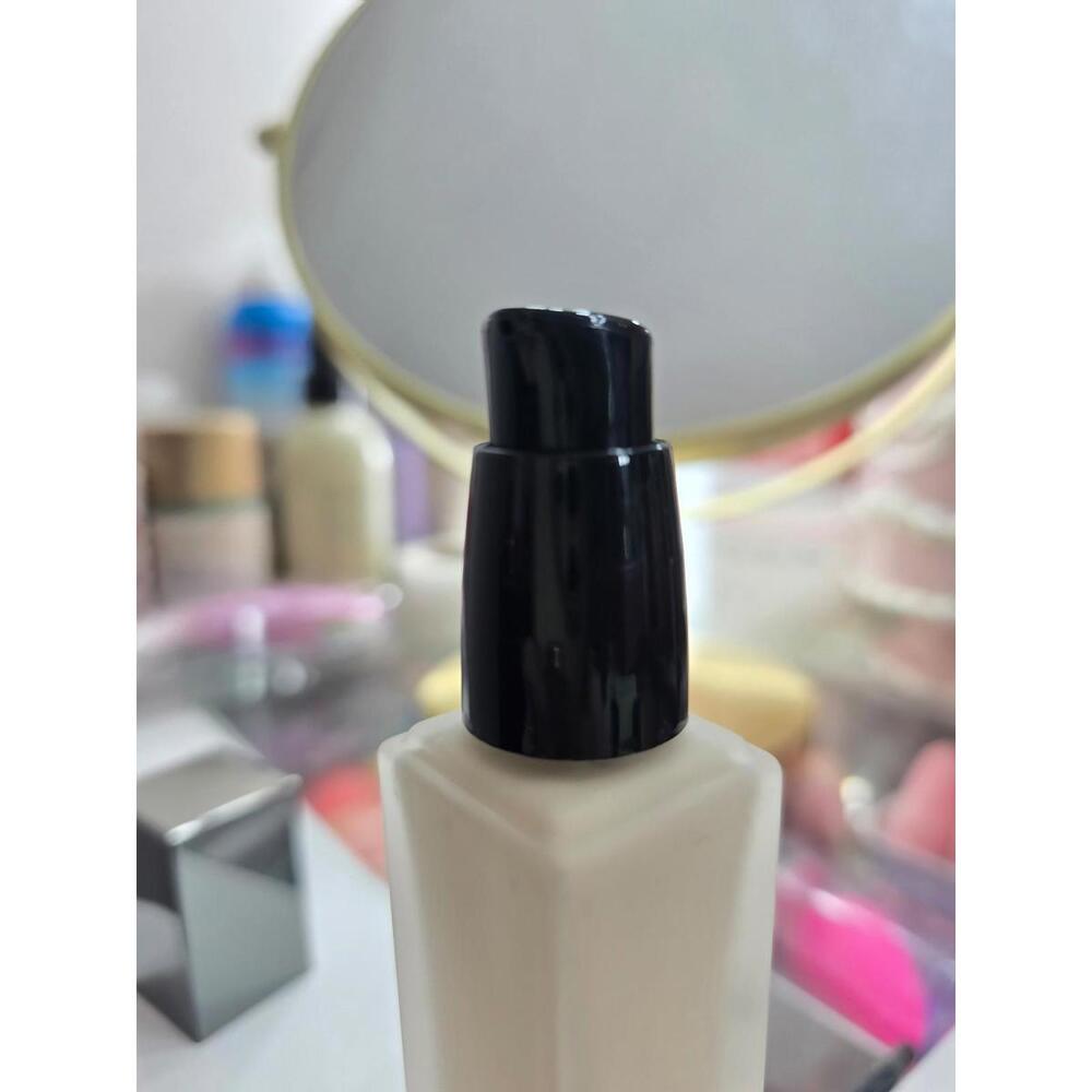 Cache Creme Satin Foundation - Picture 2 of 2